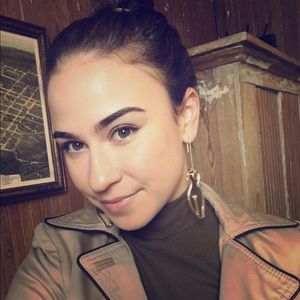 Meet your Posher, Megan